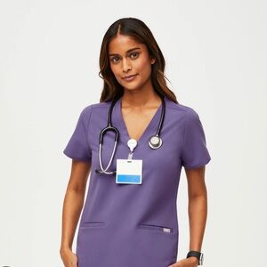 FIGS Casma 3 Pocket Scrub Top